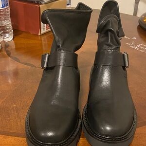 Women Kinsley Black Leather Boots